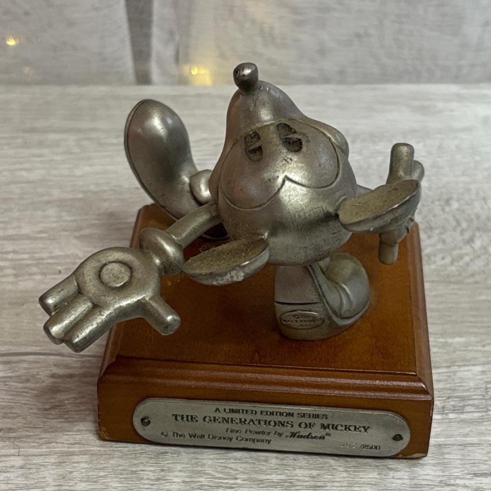 Disney Mickey Mouse 1931 Antique Mickey on Wooden Base - Picture 4 of 9